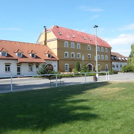 Hotel Na Statku Neprevazka Exteriör bild