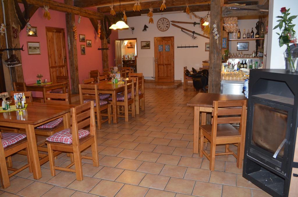 Hotel Na Statku Neprevazka Exteriör bild
